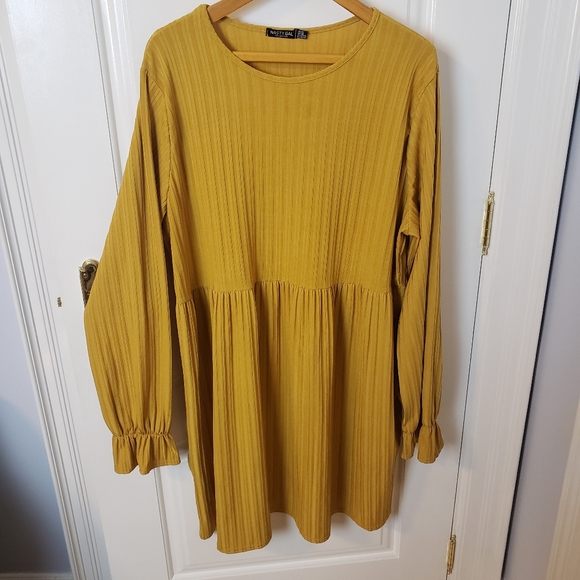Nasty Gal Ribbed Long Sleeve Plus Size Dress - Picture 2 of 9